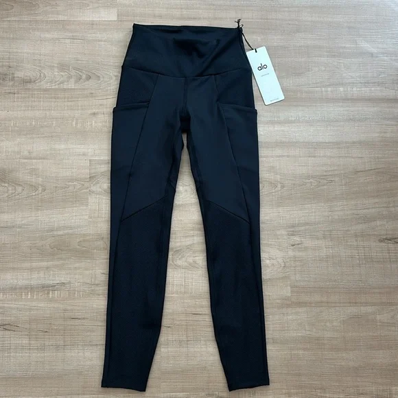 Alo Airlift Ribbed High-Waist Enchancted Legging - Picture 5 of 8